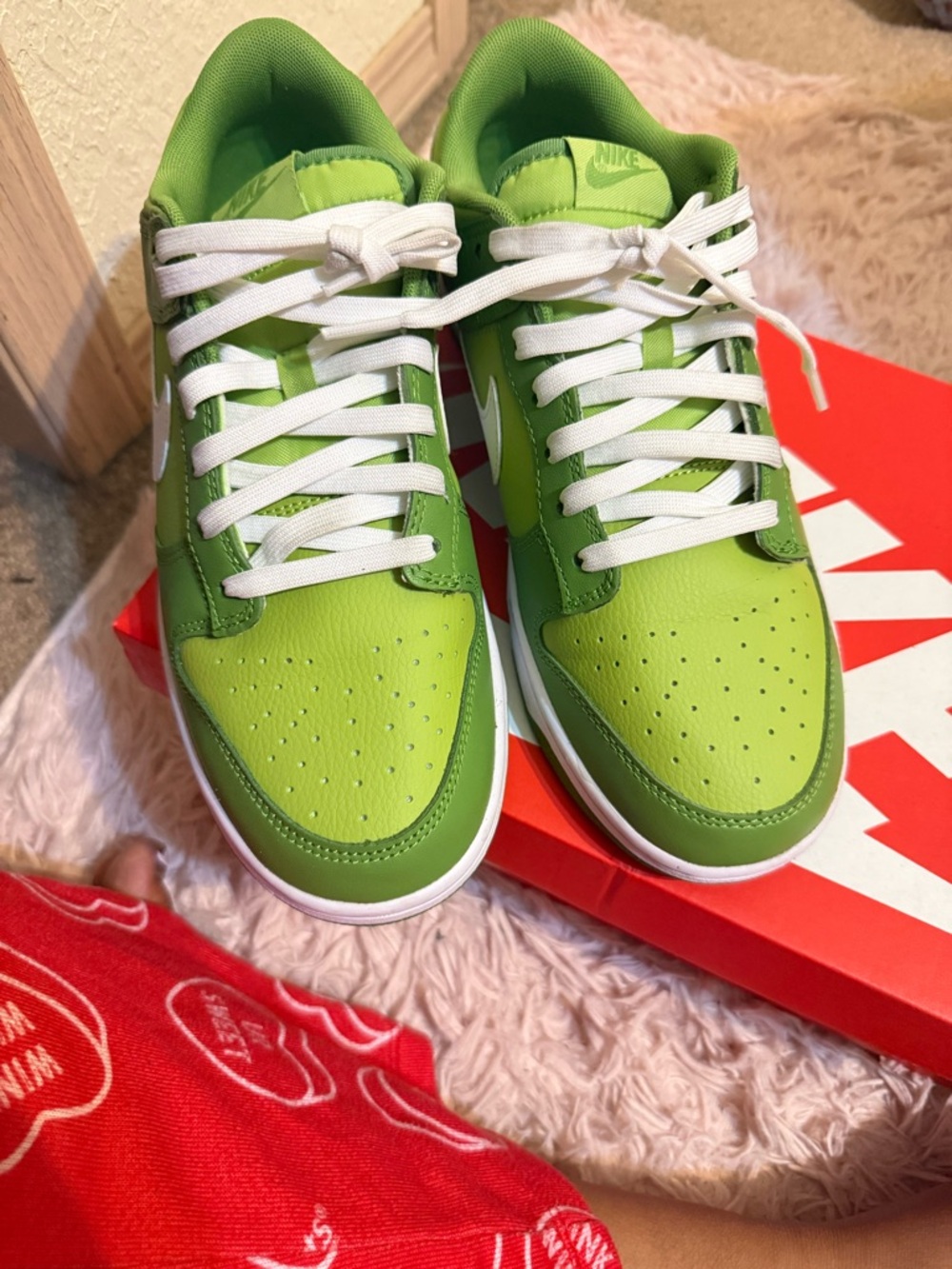 Nike Dunk low retro Chlorophyll green and white